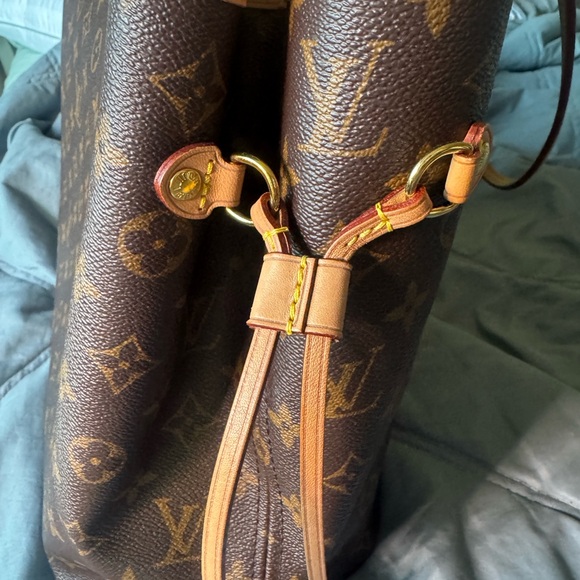 Louis Vuitton Monogram Neverfull MM - Picture 6 of 17